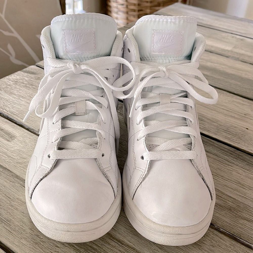 Nike Court Royale 2 Mid sz 7.5. Used good condition!